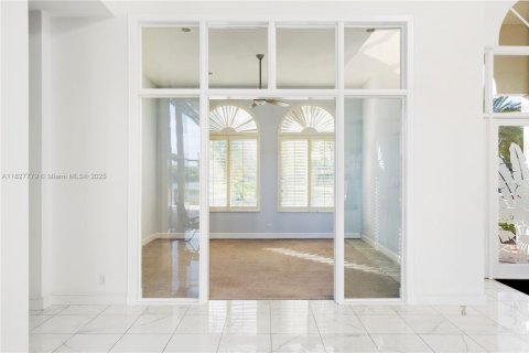 House in Weston, Florida 4 bedrooms, 436.64 sq.m. № 1806253 - photo 25