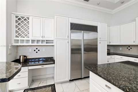 House in Weston, Florida 4 bedrooms, 436.64 sq.m. № 1806253 - photo 17