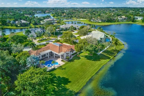 House in Weston, Florida 4 bedrooms, 436.64 sq.m. № 1806253 - photo 4