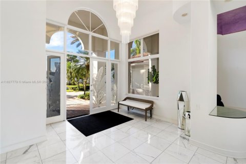 House in Weston, Florida 4 bedrooms, 436.64 sq.m. № 1806253 - photo 22