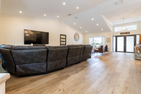 Купить виллу или дом в Майами, Флорида 4 спальни, 239.32м2, № 2006785 - фото 8