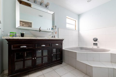 Купить виллу или дом в Майами, Флорида 4 спальни, 239.32м2, № 2006785 - фото 17