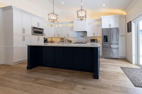 Купить виллу или дом в Майами, Флорида 4 спальни, 239.32м2, № 2006785 - фото 9