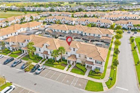 Townhouse in Davenport, Florida 4 bedrooms, 176.7 sq.m. № 1511523 - photo 1