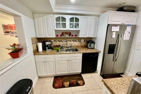 Condominio en alquiler en Miami, Florida, 2 dormitorios, 123.56 m2 № 1811464 - foto 8
