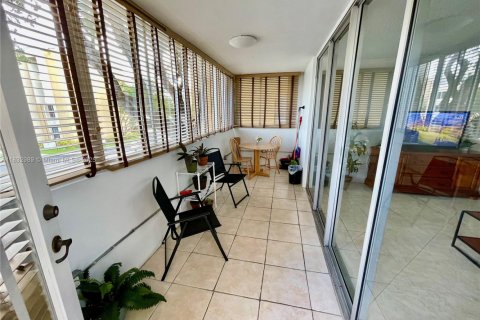 Condominio en alquiler en Miami, Florida, 2 dormitorios, 123.56 m2 № 1811464 - foto 25