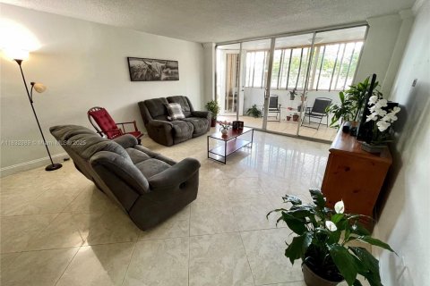 Condominio en alquiler en Miami, Florida, 2 dormitorios, 123.56 m2 № 1811464 - foto 4