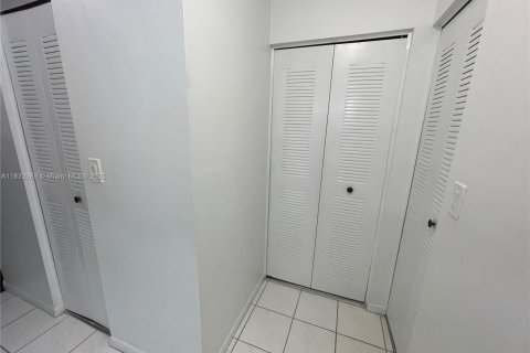 Condominio en alquiler en Miami, Florida, 2 dormitorios, 123.56 m2 № 1811464 - foto 19