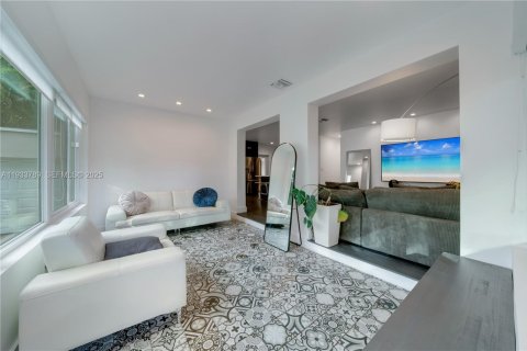 Casa en alquiler en El Portal, Florida, 3 dormitorios, 114.27 m2 № 1992123 - foto 4