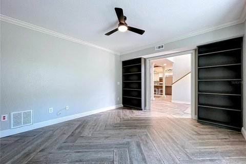 House in New Port Richey, Florida 5 bedrooms, 305.93 sq.m. № 2147520 - photo 5