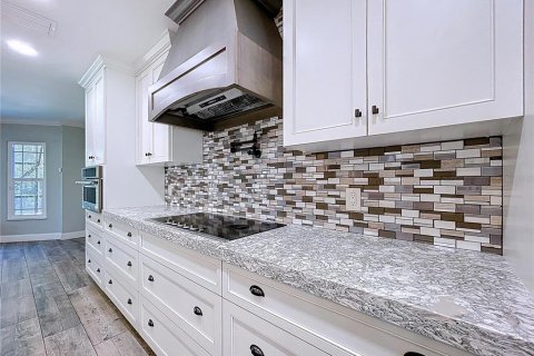 House in New Port Richey, Florida 5 bedrooms, 305.93 sq.m. № 2147520 - photo 19