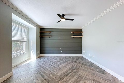 House in New Port Richey, Florida 5 bedrooms, 305.93 sq.m. № 2147520 - photo 6