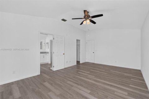 House in Lehigh Acres, Florida 3 bedrooms № 2281927 - photo 13