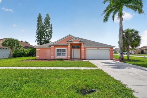 House in Lehigh Acres, Florida 3 bedrooms № 2281927