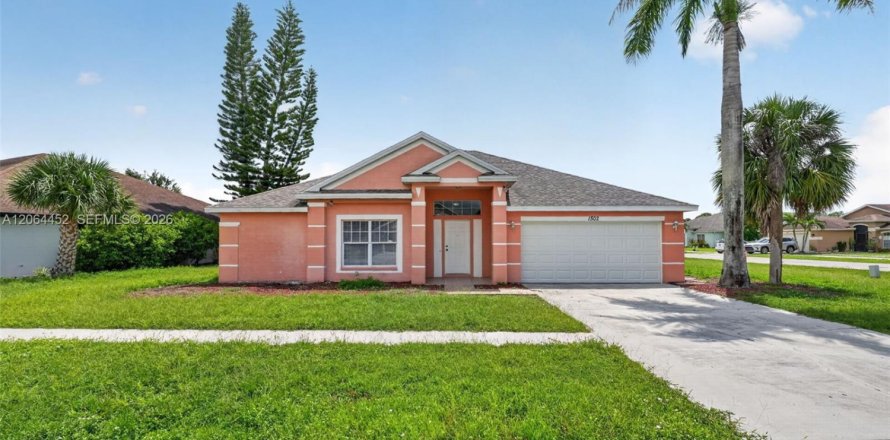 House in Lehigh Acres, Florida 3 bedrooms № 2281927