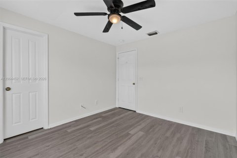 House in Lehigh Acres, Florida 3 bedrooms № 2281927 - photo 30
