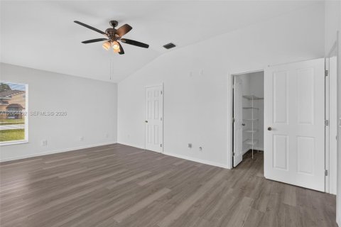 House in Lehigh Acres, Florida 3 bedrooms № 2281927 - photo 9