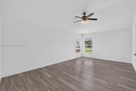 House in Lehigh Acres, Florida 3 bedrooms № 2281927 - photo 14