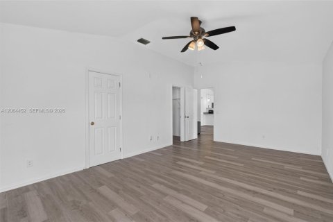 House in Lehigh Acres, Florida 3 bedrooms № 2281927 - photo 8