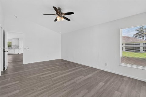 House in Lehigh Acres, Florida 3 bedrooms № 2281927 - photo 7