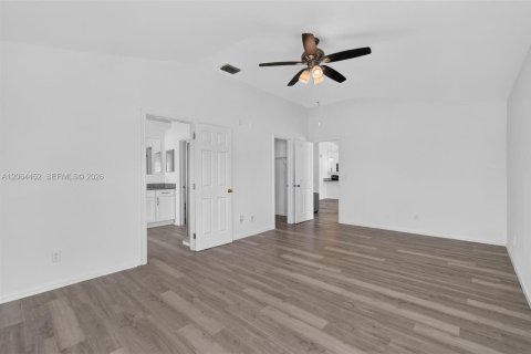 House in Lehigh Acres, Florida 3 bedrooms № 2281927 - photo 16