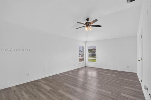 House in Lehigh Acres, Florida 3 bedrooms № 2281927 - photo 10