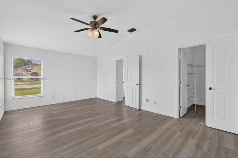 House in Lehigh Acres, Florida 3 bedrooms № 2281927 - photo 15