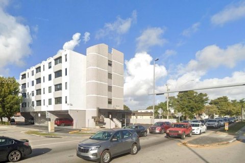 Commercial property in Miami, Florida № 1938216 - photo 3