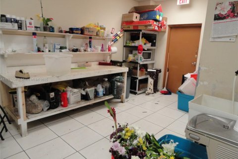 Propiedad comercial en venta en Miami, Florida № 1981857 - foto 18
