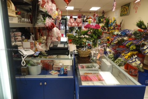 Propiedad comercial en venta en Miami, Florida № 1981857 - foto 14