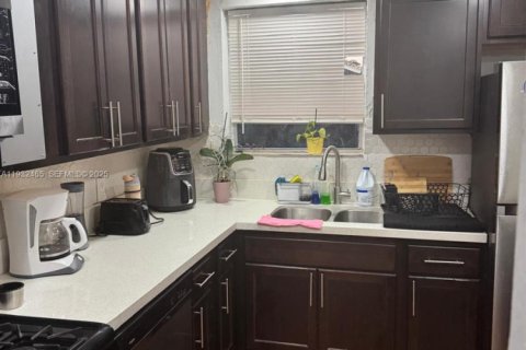 Снять в аренду кондоминиум в Норт-Майами-Бич, Флорида 1 спальня, 74.97м2, № 1991560 - фото 2