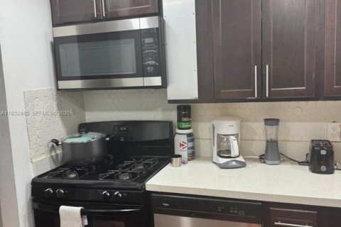 Снять в аренду кондоминиум в Норт-Майами-Бич, Флорида 1 спальня, 74.97м2, № 1991560 - фото 3