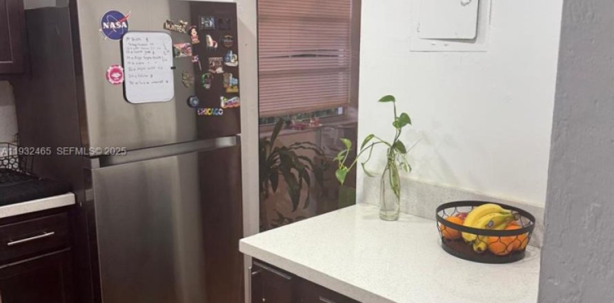 Кондоминиум с 1 спальней в Норт-Майами-Бич, Флорида № 1991560