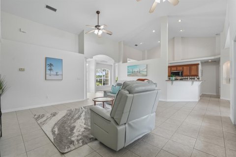 Casa en venta en Palm Coast, Florida, 4 dormitorios, 217.76 m2 № 1899694 - foto 21