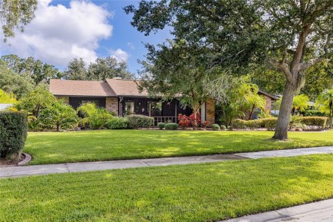 House in Winter Garden, Florida 4 bedrooms, 283.35 sq.m. № 1907011 - photo 1