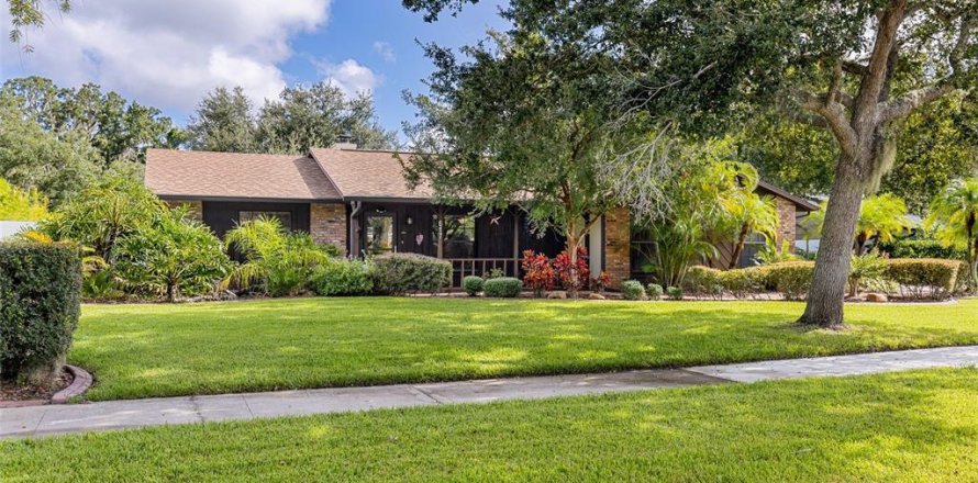 House in Winter Garden, Florida 4 bedrooms, 283.35 sq.m. № 1907011