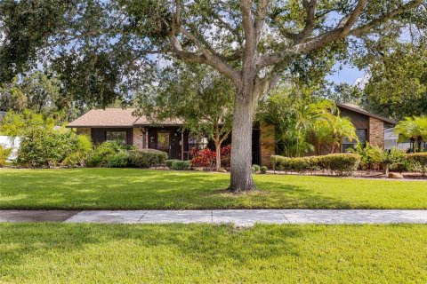 House in Winter Garden, Florida 4 bedrooms, 283.35 sq.m. № 1907011 - photo 2