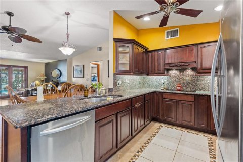 House in Winter Garden, Florida 4 bedrooms, 283.35 sq.m. № 1907011 - photo 18