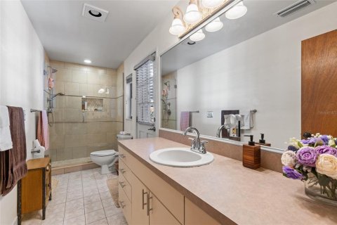 House in Winter Garden, Florida 4 bedrooms, 283.35 sq.m. № 1907011 - photo 28