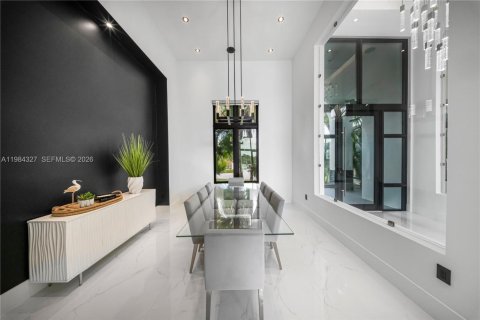 House in Miami, Florida 7 bedrooms, 685.99 sq.m. № 2046501 - photo 24