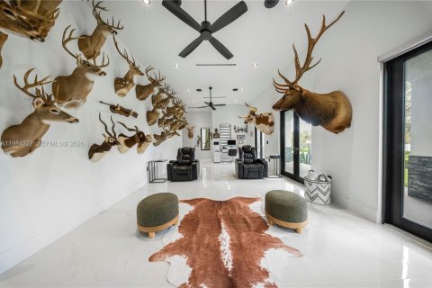 House in Miami, Florida 7 bedrooms, 685.99 sq.m. № 2046501 - photo 21