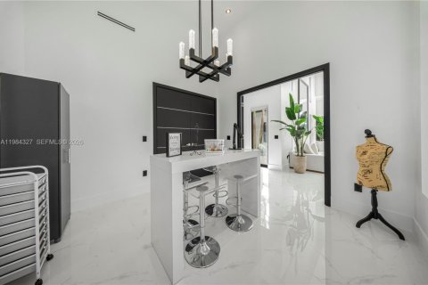 House in Miami, Florida 7 bedrooms, 685.99 sq.m. № 2046501 - photo 23