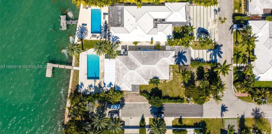 Дом в Майами-Бич, Флорида 4 спальни, 316.89м2 № 2030708