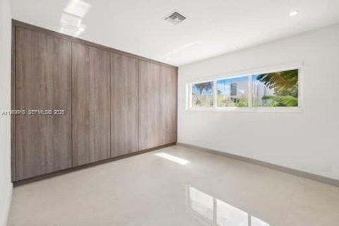 Снять в аренду виллу или дом в Майами-Бич, Флорида 4 спальни, 316.89м2, № 2030708 - фото 19