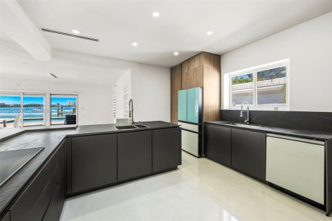 Снять в аренду виллу или дом в Майами-Бич, Флорида 4 спальни, 316.89м2, № 2030708 - фото 13