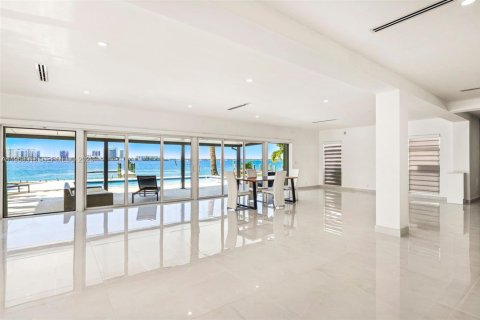 Снять в аренду виллу или дом в Майами-Бич, Флорида 4 спальни, 316.89м2, № 2030708 - фото 7