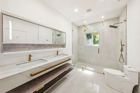 Снять в аренду виллу или дом в Майами-Бич, Флорида 4 спальни, 316.89м2, № 2030708 - фото 25
