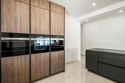 Снять в аренду виллу или дом в Майами-Бич, Флорида 4 спальни, 316.89м2, № 2030708 - фото 12