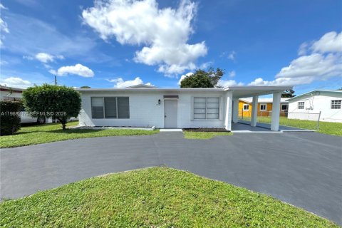 House in Fort Lauderdale, Florida 4 bedrooms, 156.91 sq.m. № 2029442