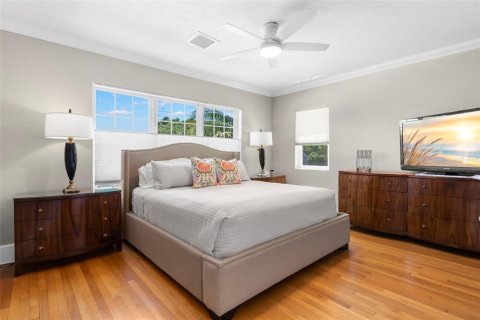 House in Saint Petersburg, Florida 3 bedrooms, 213.3 sq.m. № 2220867 - photo 24